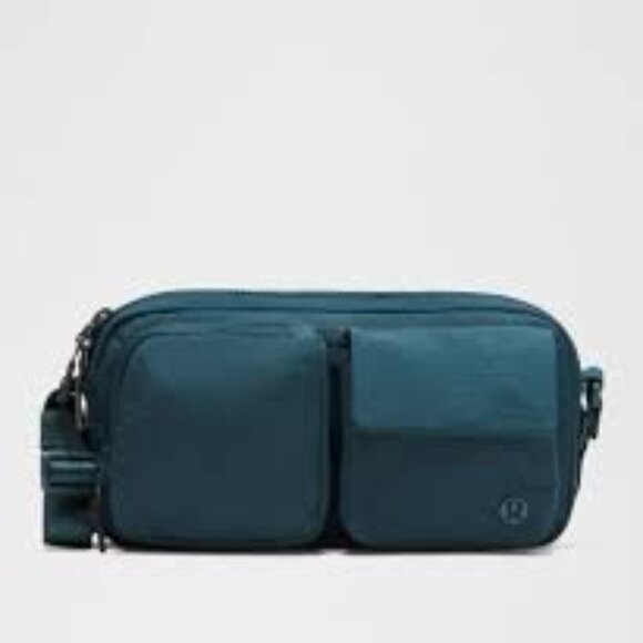 Lululemon Multi-Pocket Crossbody Bag 2.5L in Warp Teal, BNWT - Picture 1 of 6